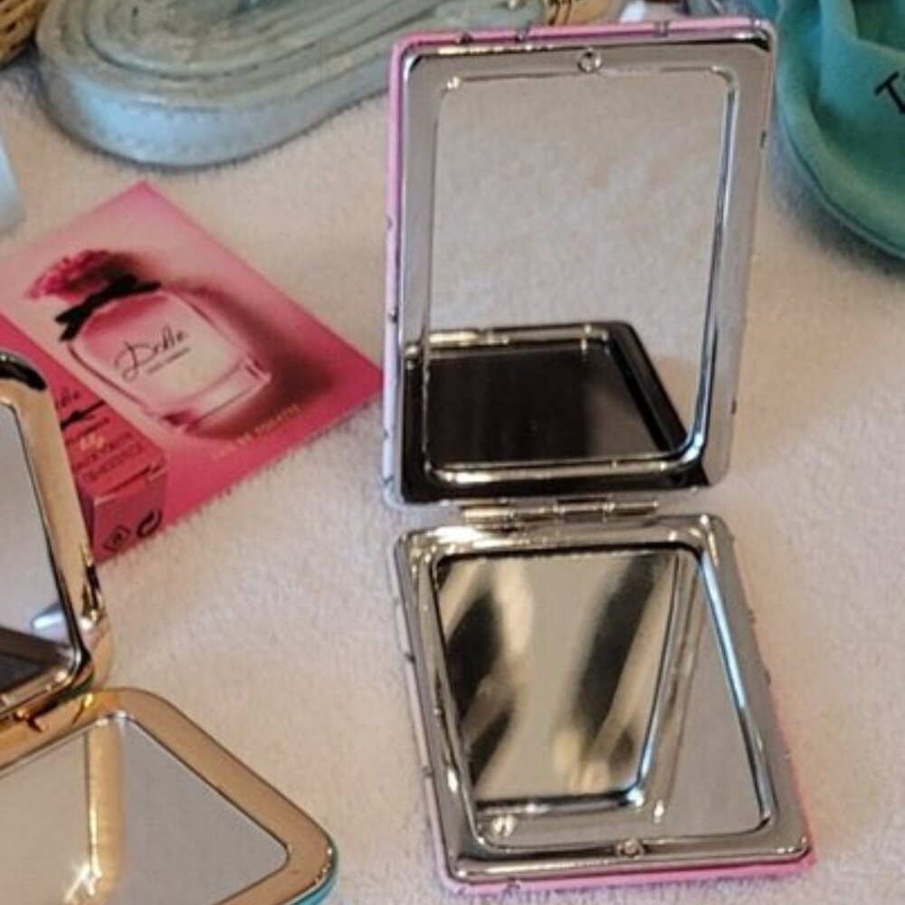 Glam Girl Compact Mirror - Picture 3 of 4